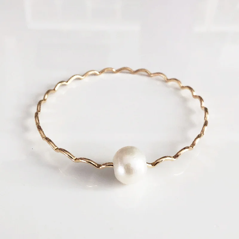 Women’s statement bracelet-Bangle UNAHI - white Edison pearl (B429)