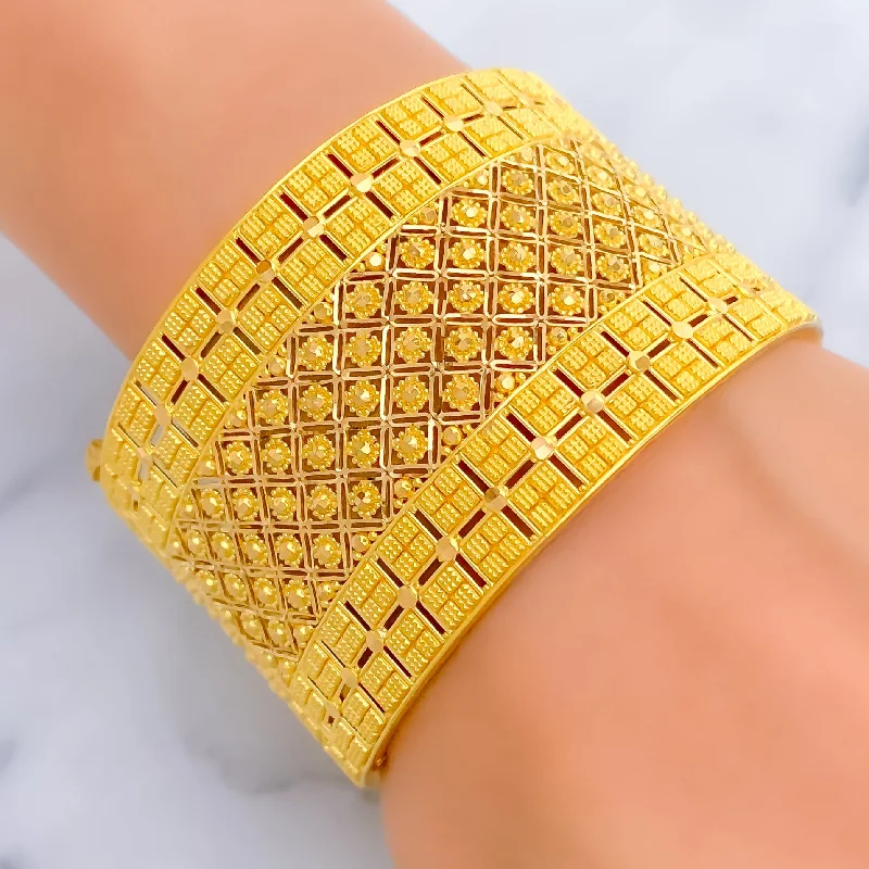 Women’s thin bracelet-Grandiose Checkered Flower 22k Gold Screw Bangle