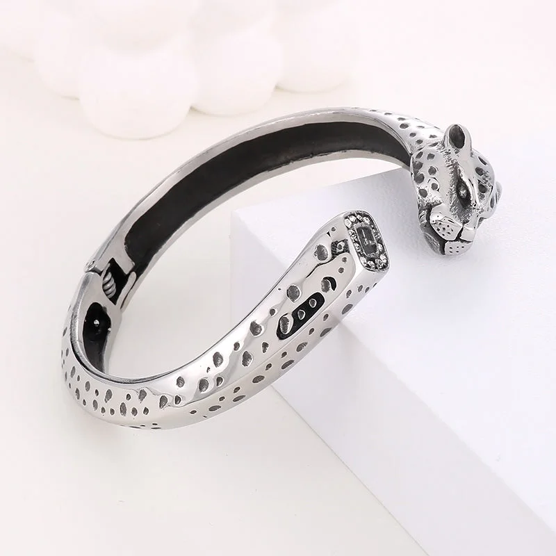 Women’s pearl bracelet-Hip-hop Cheetah Print Stainless Steel Plating Bangle 1 Piece