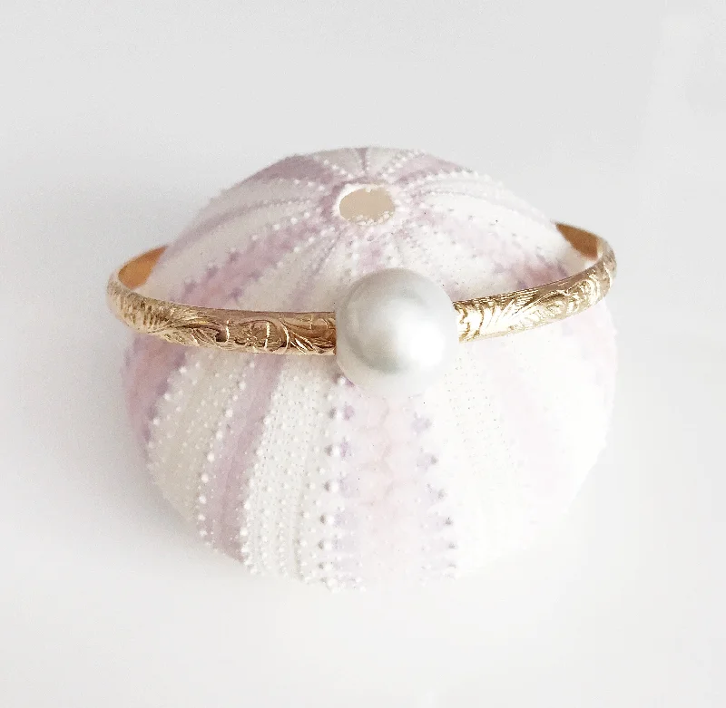 Women’s gold-plated bangle-Bangle ALII - white pearl (B338)