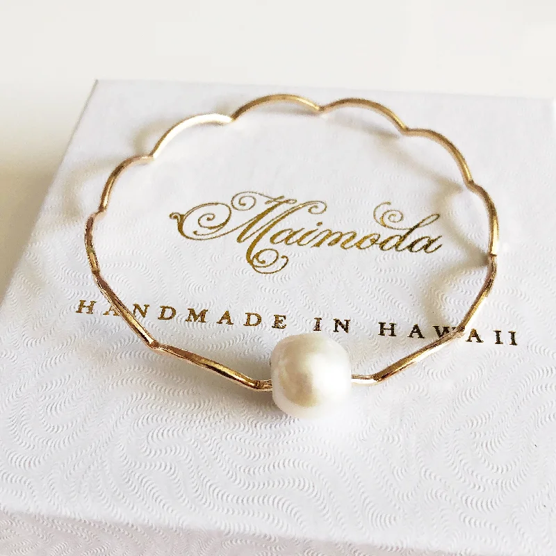 Women’s elegant bracelet-Bangle TOMI - White pearl (B413)