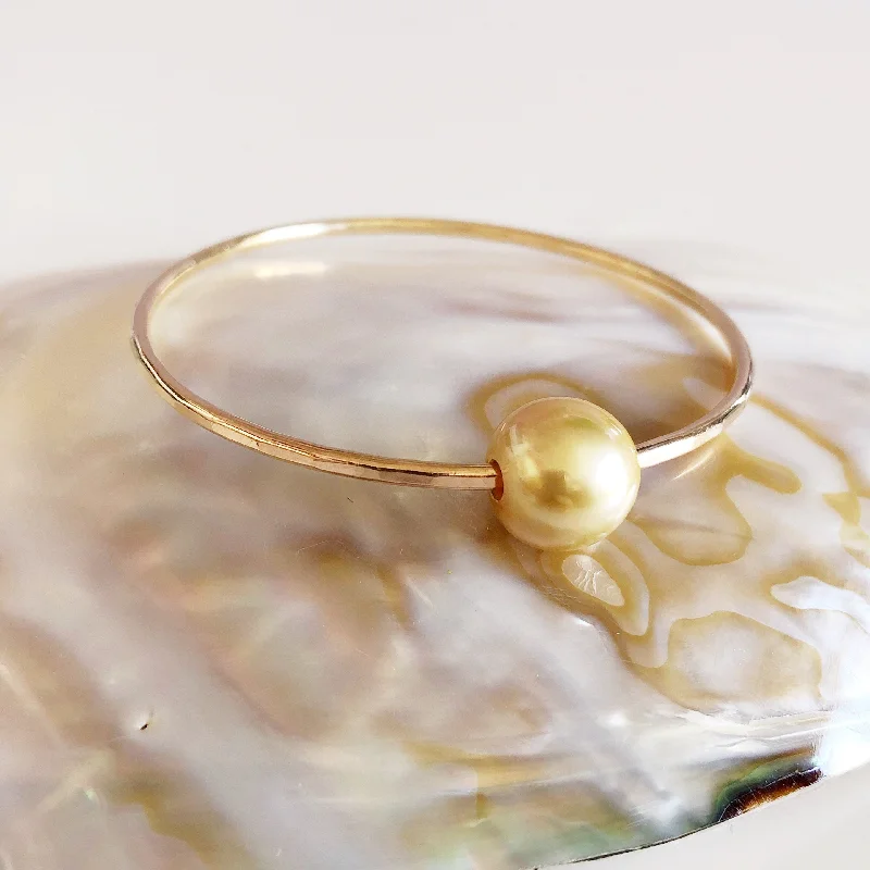 Women’s dainty bracelet-Bangle MIKA- golden south sea pearl (B358)